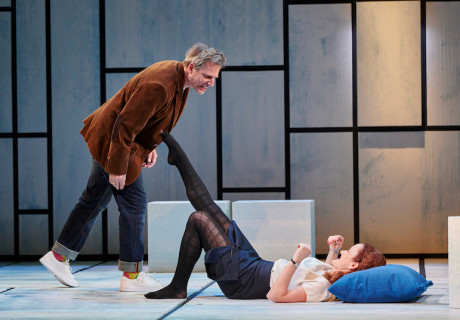 Nur drei Worte – Altes Schauspielhaus Stuttgart – Folke Braband inszeniert ein rasantes Beziehungsdrama der australischen Erfolgsdramatikerin Joanna Murray-Smith