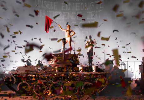 Eine Odyssee – Volksbühne Berlin – Thorleifur Örn Arnarsson lässt beim Versuch, Homer ins Heute zu holen, die Muskeln spielen