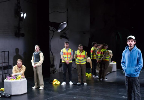 Offene Wunde – Münchner Volkstheater – Tunay Önder und Christine Umpfenbach rollen in ihrem Recherchetheater das OEZ-Attentat auf 