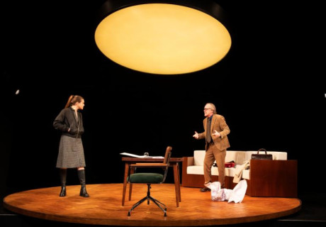 Oleanna. Ein Machtspiel – St. Pauli Theater Hamburg – Ulrich Waller inszeniert David Mamets Metoo-Vorläuferstück 