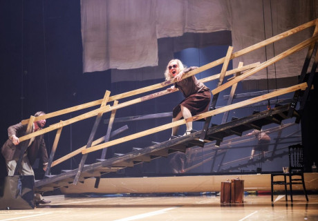 Opening Night – Staatstheater Mainz – Wolfgang Menardi zeigt John Cassavetes' Studie einer alternden Schauspielerin als Geisterbahnfahrt