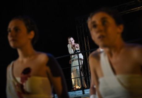 Die Orestie – Nationaltheater Mannheim – Antipatriarchal aufgebürstet hat Philipp Rosendahl Aischylos’ Tragödie