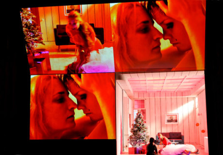 Die Parallelwelt – Kay Voges inszeniert digitales Physik-und-Philosophie-Theater in Dortmund und Berlin