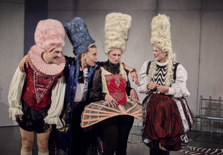 Peer Gynt (she/her) – Landestheater Tübingen – Friederike Drews inszeniert Maria Milisavljevićs Ibsen-Überschreibung