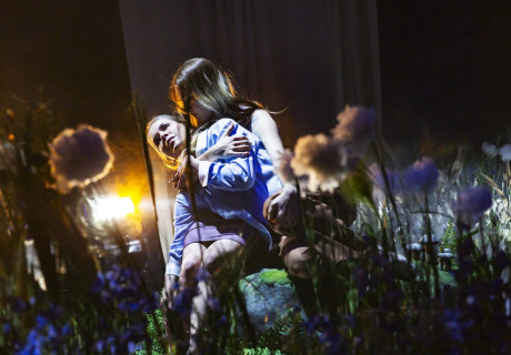 Phädra, in Flammen – Schauspiel Frankfurt – Max Lindemann inszeniert Nino Haratischwilis Mythen-Überschreibung