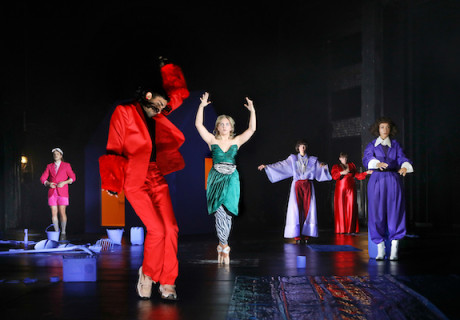 Der Platz – Schauspiel Dortmund – Intendantin Julia Wissert bringt mit Annie Ernaux die Begründerin der französischen autobiographisch-soziologischen Literatur auf die Bühne