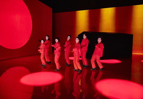 Rabatz! – Schauspiel Köln – Herbert Fritsch antwortet auf die krisenhafte Gegenwart mit einem krisenfesten Theater-Tumult