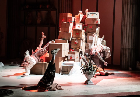 RCE – Theater Münster – Wilke Weermann inszeniert Sibylle Bergs Roman zwischen Gesellschaftskritik und Satire