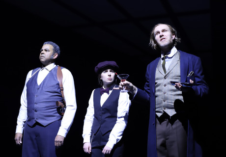 Rabatt – Maxim Gorki Theater – Nora Abdel-Maksouds rasante Diskurskomödie über Armut und hipstereske Kulturkämpfe