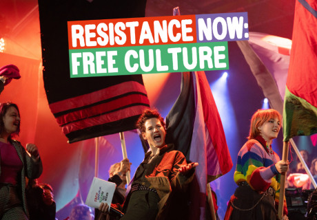 Brandbrief: Europas Theatermacher*innen fordern von der EU Maßnahmen zum Schutz der Kunstfreiheit