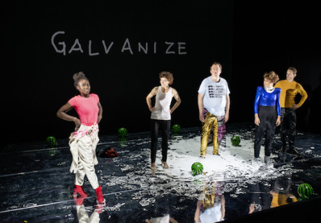 Revolt. She said. Revolt again. / Mar-a-Lago. – Christina Tscharyiski inszeniert Alice Birch und Marlene Streeruwitz im Berliner Ensemble 