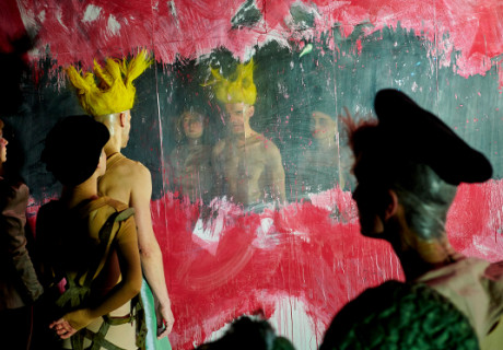 Richard III. – Wuppertaler Bühnen – Henri Hüster präsentiert Shakespeares Königsdrama als düstere Farce des Herrschaftsstrebens