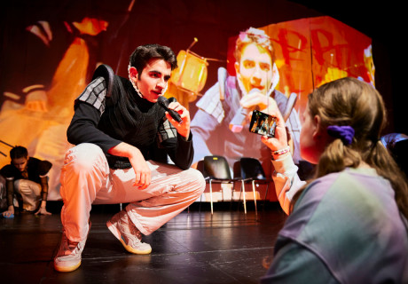 Romeo und Julia – Staatstheater Nürnberg – Joanna Praml inszeniert und ergänzt Shakespeares Liebes-Tragödie mit den Perspektiven junger Menschen