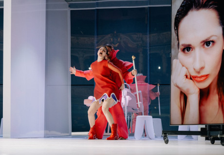 Romeo und Julia – Staatstheater Wiesbaden – Charlotte Sprenger verlegt William Shakespeares Liebestragödie ins Nagelstudio