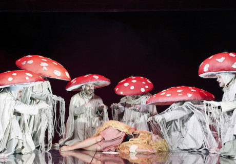 Rotkäppchen und der Wolf – Schauspiel Hannover – Die Intendanz von Lars-Ole Walburg endet und Tom Kühnel bittet zum Fest mit Martin Mosebachs erotischem Versdrama