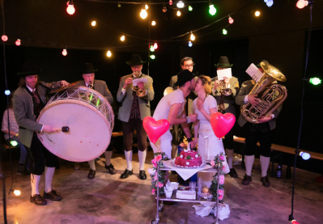 Schlammland Gewalt – Christina Tscharyiski berichtet im Grazer Schauspielhaus von alten weißen Männern und der Apokalypse à la Ferdinand Schmalz 