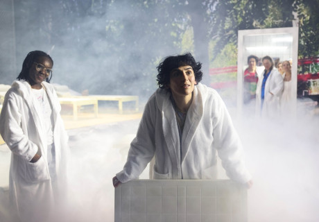 Schmerz Camp – Theater Bremen – Patty Kim Hamilton blickt in die Abründe des Klinikalltags und plädiert für Gendermedizin