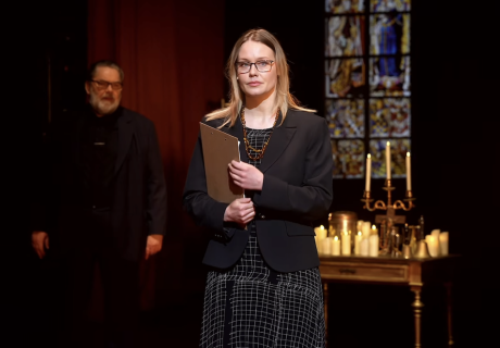 Das Schweigen des Heiligen Vaters – Schauspiel Köln – Correctiv und Kay Voges sägen am Heiligen Stuhl