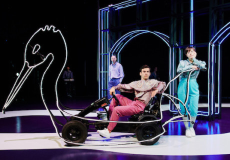 Sechs Koffer – Thalia Theater Hamburg – Maxim Billers Familienroman von Elsa-Sophie Jach in der Gaußstraße inszeniert