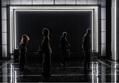 Serge – Düsseldorfer Schauspielhaus – Selen Kara adaptiert den Roman von Yasmina Reza für die Bühne