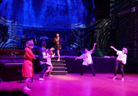 Ship. Bridge. Body. – Festspielhaus Hellerau Dresden – Das Theatre of Playwrights Kyiv eröffnet das Festival 