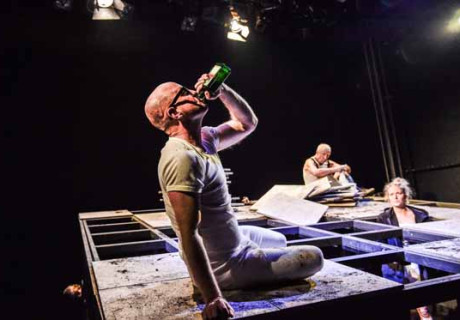 Sieben Geister – Laura Linnenbaum inszeniert das Siegerstück des Chemnitzer Theaterpreises für junge Dramatik 2018 aus der Feder von Sören Hornung