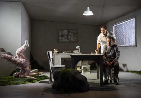 So langsam, so leise – Schauspiel Frankfurt – Luise Voigt bringt Björn SC Deigners neuen Text über private und globale Endspiele zur Uraufführung