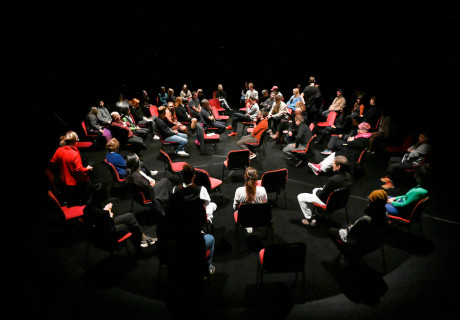 Société Anonyme – Deutsches Schauspielhaus Hamburg – Stefan Kaegi von Rimini Protokoll und lässt Menschen sprechen, die lieber nicht gesehen werden wollen