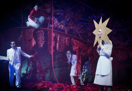 Ein Sommernachtstraum – Schauspiel Frankfurt – Mitten im Winter entzaubert Christina Tscharyiski Shakespeares Liebeskomödie