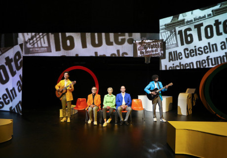 Die Spiele müssen weitergehen - München 1972 – Residenztheater München – Hans-Werner Kroesinger und Regine Dura gehen dem Münchner Olympia-Massaker auf den Grund