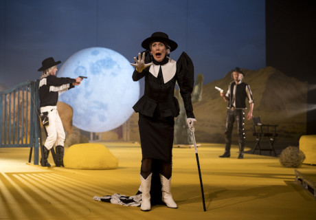 Staub der Prärie – Hauptmann-Theater Zittau – Maria Milisavljević schenkt dem rebellischen Osten einen Western