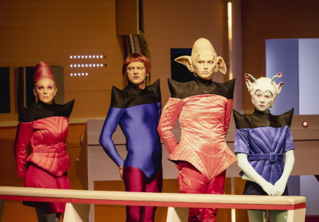 Rückkehr zu den Sternen (Weltraumoper) – Düsseldorfer Schauspielhaus – Bonn Park und Ben Roessler schaffen eine friedliche Star Trek Oper am Düsseldorfer Schauspielhaus