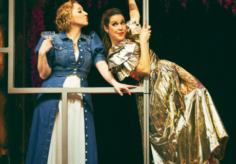 Stolz und Vorurteil *oder so – Theater am Kurfürstendamm – Ein reines Frauenensemble schwelgt ironisch im Jane Austen-Evergreen