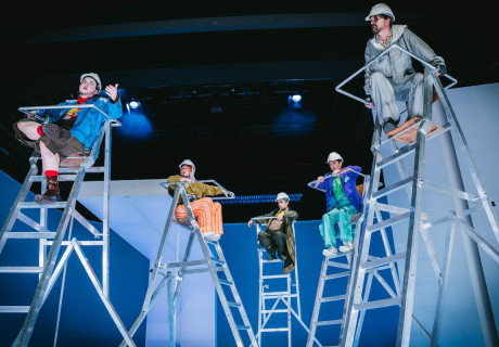 Stück aus Holz – Staatstheater Kassel – Marie Bues inszeniert die Uraufführung der Forst-Groteske von Felicia Zeller