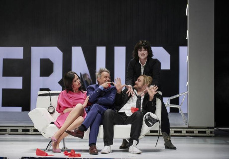 Die Stützen der Gesellschaft – Hans Otto Theater Potsdam – Sascha Hawemann sucht in Ibsens Blick in großbürgerliche Abgründe das Überzeitliche    