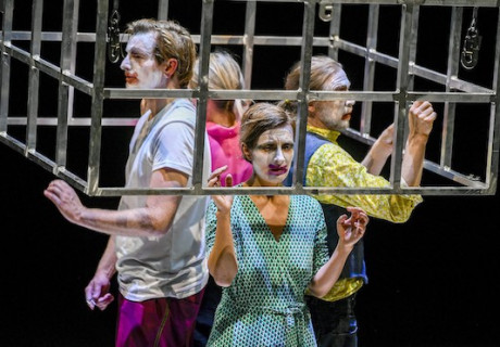 Stummes Land – Staatsschauspiel Dresden – Thomas Freyers kämpferisches Rassismus-Erkundungsstück von Tilmann Köhler uraufgeführt