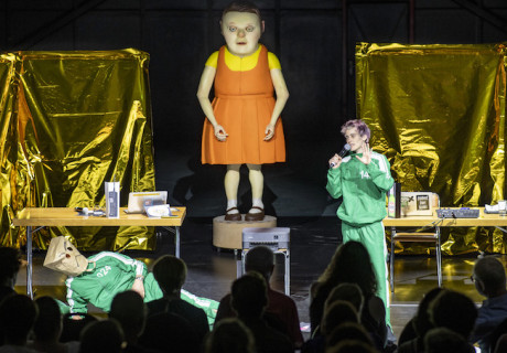 The Bitter Fields – Osten Festival in Bitterfeld-Wolfen – Lynn Takeo Musiol und Christian Tschirner beleben als Les dramaturx kritisch das Abstechertheater neu