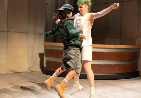 The Drop – Düsseldorfer Schauspielhaus – Ein musikalisches Stück über jugendliche Pandemie-Verarbeitung von Lutz Hübner und Sarah Nemitz    