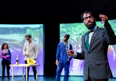 The Factory – Mohammad Al Attar und Omar Abusaada erzählen bei der Ruhrtriennale anhand eines Zementwerks exemplarisch aus dem syrischen Bürgerkrieg