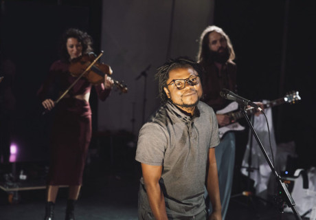 The Ghosts Are Returning – Düsseldorf Festival – Ein transkulturelles Kolonialismus-Requiem von Group50:50