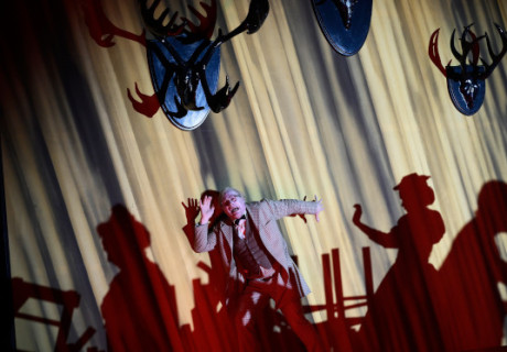 Der Theatermacher – Schauspiel Frankfurt – Herbert Fritsch gibt mit Thomas Bernhard sein Frankfurt-Debüt