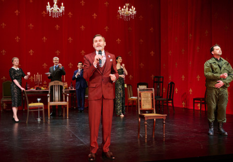 Timon von Athen – Theater Magdeburg – Andreas Kriegenburg steigt mit Shakespeare in die Abgründe der Geld- und Schmarotzergesellschaft hinab