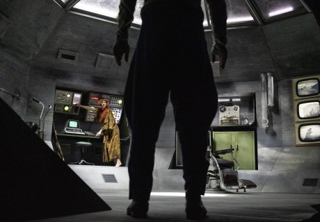 Totentanz – Berliner Ensemble – Kay Voges inszeniert Strindbergs Ehedrama mit Anleihen an Quarantäne, an Samuel Beckett und an die Serie Lost