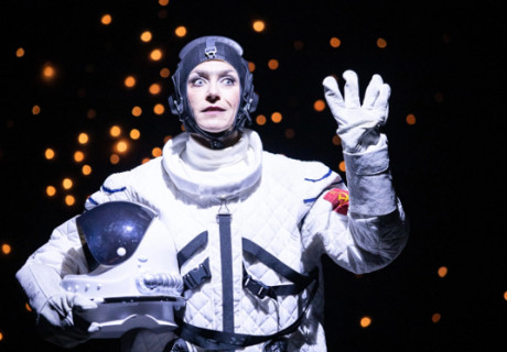 Utopia – Theater im Bunker in Mödling – Regisseur Bruno Max und über 50 Schauspieler*innen erzählen von unschönen neuen Welten