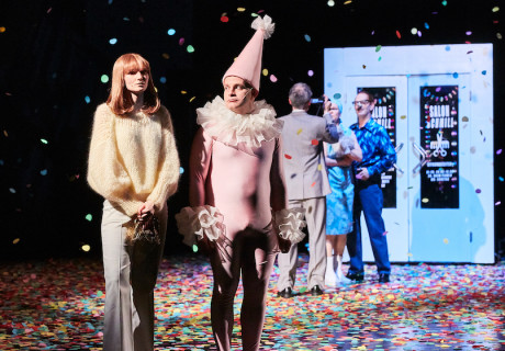 Die verlorene Ehre der Katharina Blum – Pfalztheater Kaiserslautern – Yvonne Kespohl inszeniert Heinrich Bölls Boulevard-Medien-Kritik 