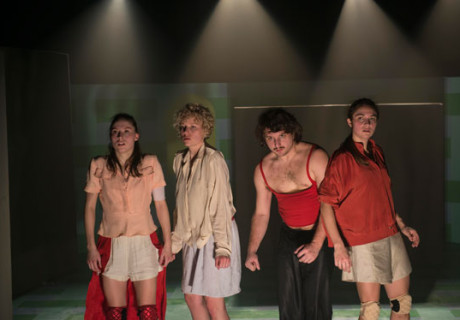 Versuch über die Schwierigkeit nein zu sagen – Henri Hüster stolpert am Hamburger Lichthof Theater über einen religionsphilosophischen Text von Klaus Heinrich