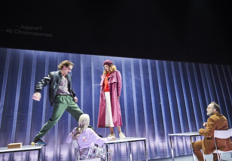 Vögel – Schauspiel Köln – Wajdi Mouawads Familien-Geschichts-Tragödie von Stefan Bachmann inszeniert