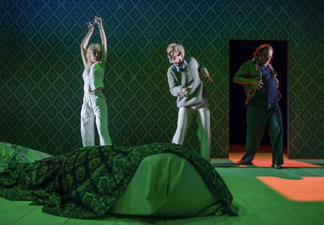 Ein Volksfeind – Schauspiel Stuttgart – Burkhard C. Kosminski inszeniert Ibsens Umweltskandalstück als Bruderzwistdrama