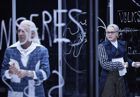 Ein Volksfeind – Bühnen Bern – Selen Kara inszeniert Ibsens Drama als kurzes, psychologisches Kammerspiel 