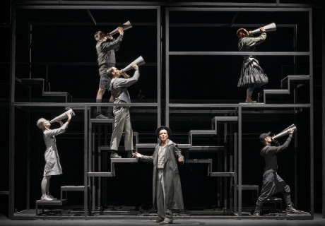 Vorwärts! Wir sind vergessen. – Neues Theater Halle – Johanna Schall widmet sich dem bewegten Leben der historischen Figur Ernst Ottwalt